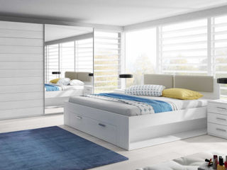 Set de mobilă calitativă și frumoasă  în dormitor