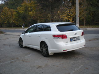 Toyota Avensis foto 2