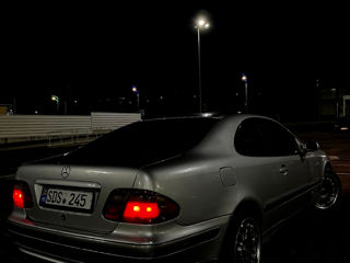 Mercedes CLK-Class foto 2