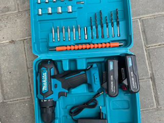 Insurubator pe acumulatoare Makita + set