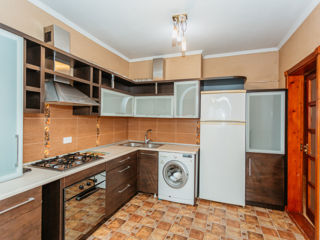 Apartament cu 3 camere, 75 m², Botanica, Chișinău foto 1
