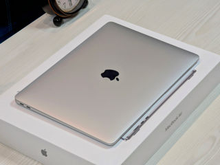 MacBook Air Retina 2022 (Apple M1/16Gb Ram/256Gb SSD/13.3" Retina) foto 11