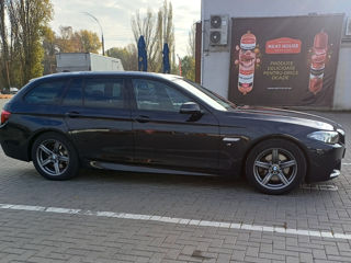 BMW 5 Series Touring foto 9