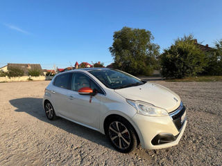 Peugeot 208 foto 4