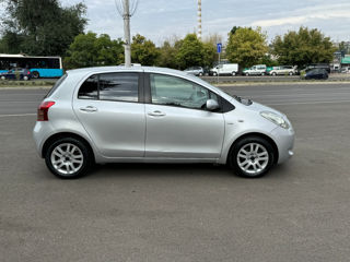 Toyota Yaris foto 1