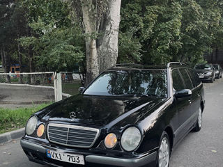 Mercedes E-Class foto 2