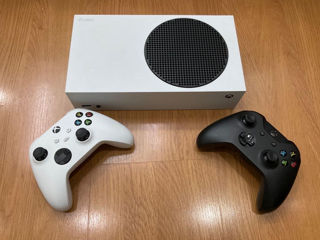 Xbox Series S 2 joystickuri