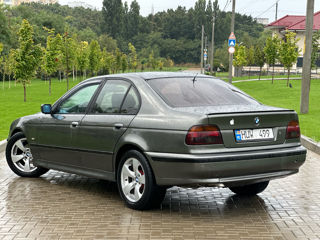 BMW 5 Series foto 4