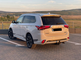 Mitsubishi Outlander foto 3