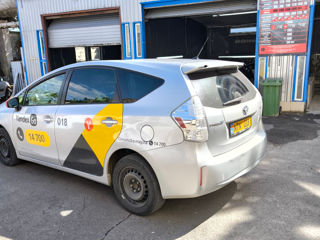 Toyota Prius v foto 6