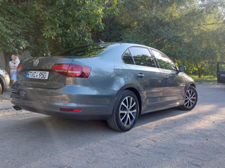 Volkswagen Jetta foto 8