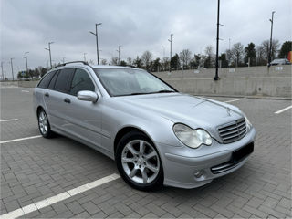 Mercedes C-Class foto 2