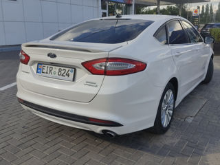 Ford Fusion foto 2