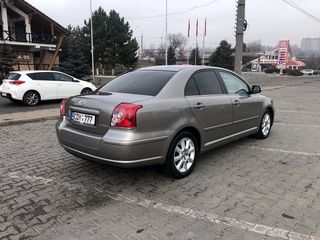 Toyota Avensis foto 3