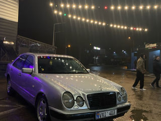 Mercedes E-Class foto 2