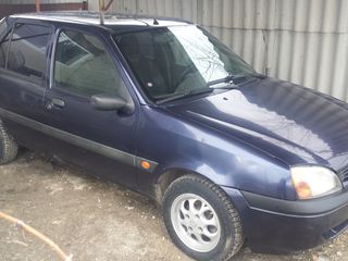 Ford Fiesta foto 2