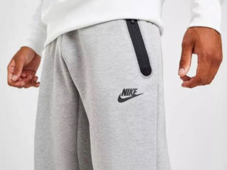 Продам Nike tech fleece