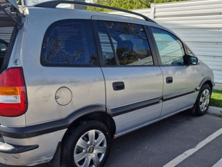 Opel Zafira foto 2