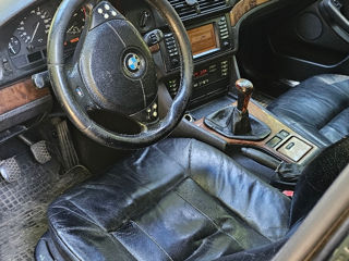 BMW 5 Series foto 3