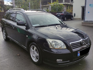 Toyota Avensis foto 1