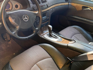 Mercedes E-Class W211 foto 2