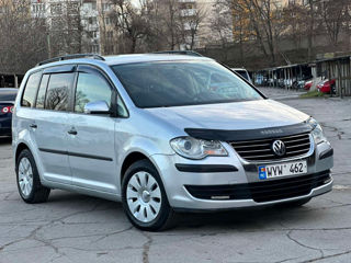 Volkswagen Touran foto 3