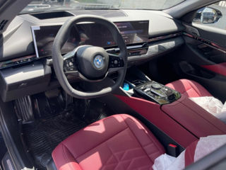 BMW i5 foto 4