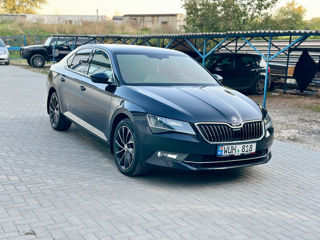 Skoda Superb foto 1