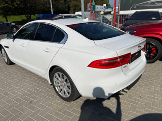 Jaguar XE foto 4