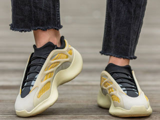 Adidas Yeezy Boost 700 V3 Safflower Unisex foto 8
