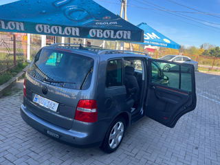 Volkswagen Touran foto 2