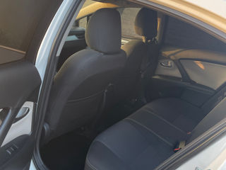 Toyota Avensis foto 8