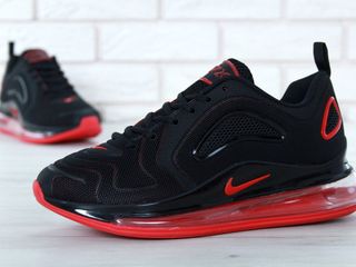 Nike Air Max 720 Black & Red foto 1