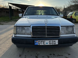 Mercedes E-Class foto 2