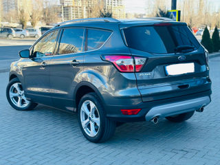 Ford Kuga foto 2