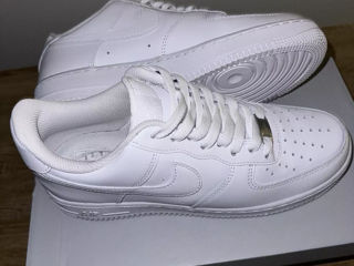 Air Force 1 Triple White foto 3