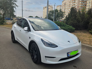 Tesla Model Y foto 1