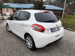 Peugeot 208 foto 4