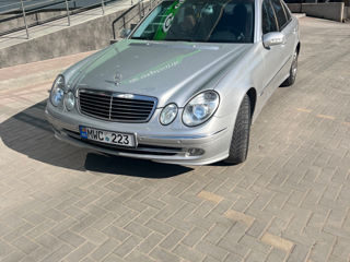 Mercedes E-Class foto 1