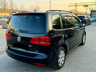 Volkswagen Touran foto 4