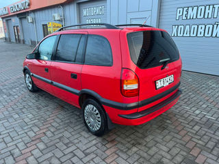 Opel Zafira foto 2