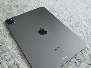 Vând iPad Pro 2022 11 256GB Space Grey -Impecabil