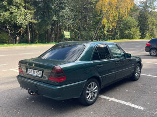 Mercedes C-Class foto 3