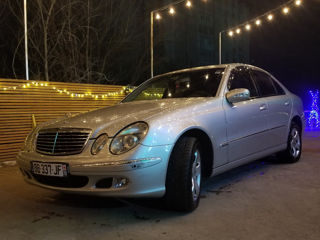 Mercedes E-Class foto 1