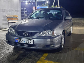 Toyota Avensis foto 9