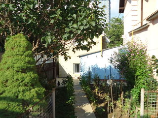 Se vinde casa cu 2 nivele , 140 m/ teren- 4 ari. Chișinău, sec.Centru , str. Colina Puskin. foto 1
