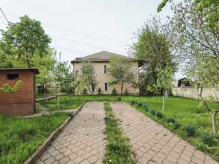 Casă cu 2 nivele, garaj și 3 parcări! "House with 2 levels, garage, and 3 parking spaces!" foto 4