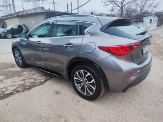 Infiniti Q30 foto 2