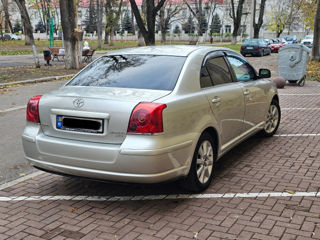 Toyota Avensis foto 2