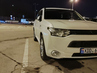 Mitsubishi Outlander foto 2